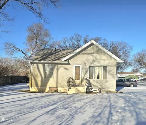 104 42nd St W, Williston, ND 58801 photo 5