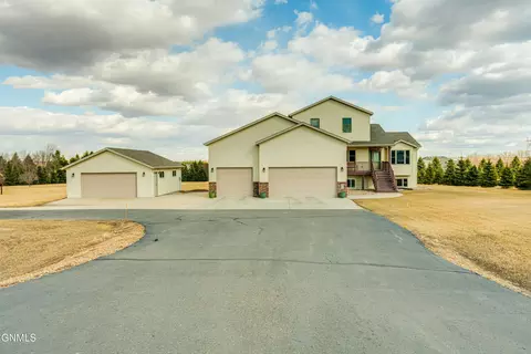 2090 Missouri Loop N, Mandan, ND 58554