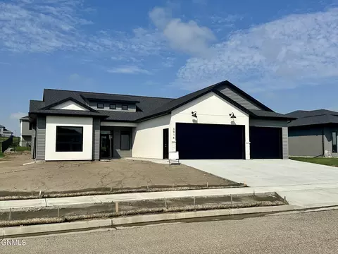 3914 Herd Pl, Bismarck, ND 58503