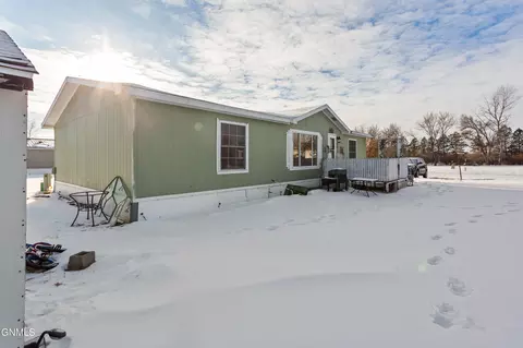 2710 11th Ave W, Williston, ND 58801 photo 1