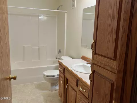 339 Calgary Ave, Bismarck, ND 58503 photo 9