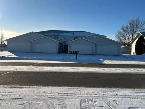 339 Calgary Ave, Bismarck, ND 58503