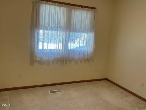 339 Calgary Ave, Bismarck, ND 58503 photo 10