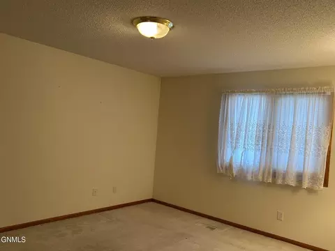 339 Calgary Ave, Bismarck, ND 58503 photo 8