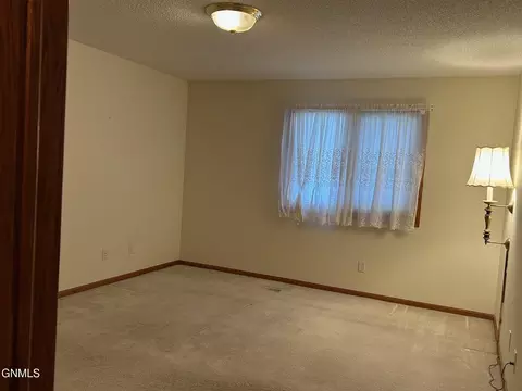 339 Calgary Ave, Bismarck, ND 58503 photo 12