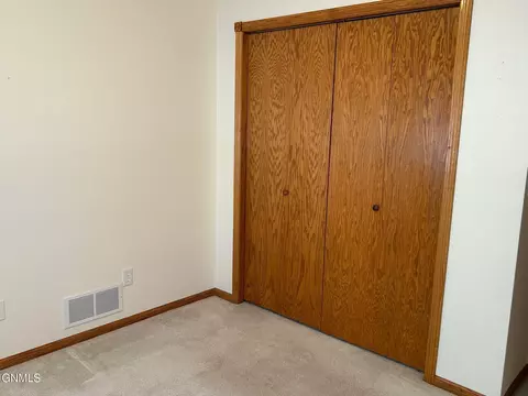 339 Calgary Ave, Bismarck, ND 58503 photo 5