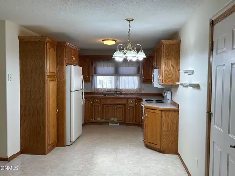 339 Calgary Ave, Bismarck, ND 58503 photo 4