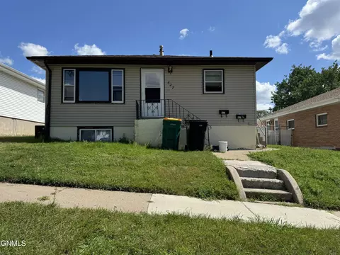 527 N 19th St, Bismarck, ND 58501