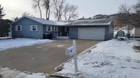 1405 5th Ave NW, Jamestown, ND 58401