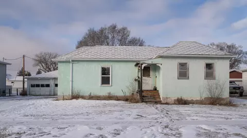 507 8th Ave SW, Mandan, ND 58554