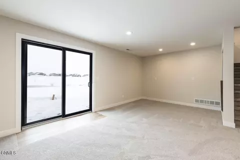 625 Flint Dr, Bismarck, ND 58503 photo 17