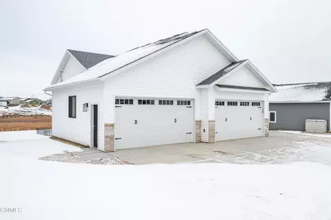 625 Flint Dr, Bismarck, ND 58503 photo 24