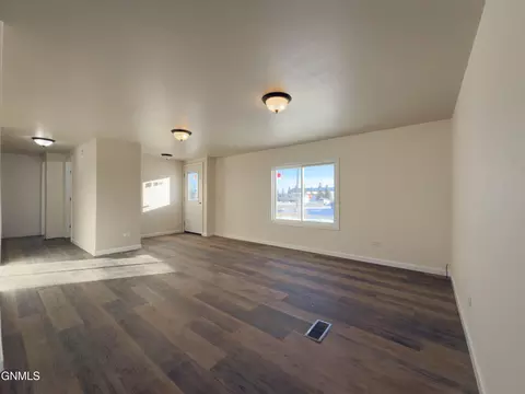433 8th Ave SE, Stanley, ND 58784 photo 12