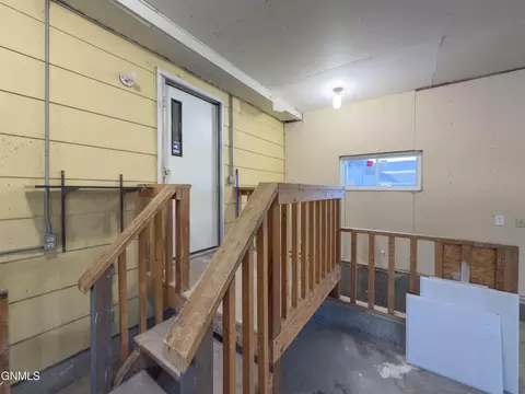 433 8th Ave SE, Stanley, ND 58784 photo 2