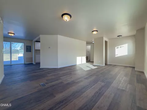 433 8th Ave SE, Stanley, ND 58784 photo 11