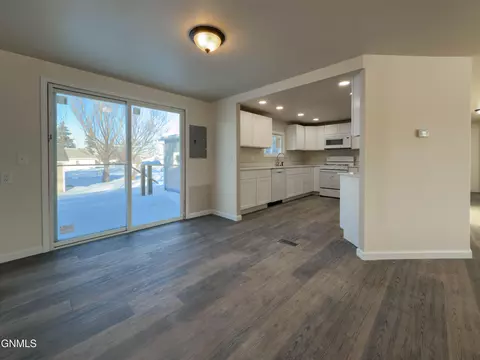 433 8th Ave SE, Stanley, ND 58784 photo 16