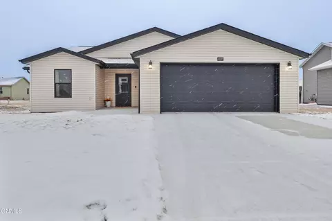6045 Reily Rd, Bismarck, ND 58504