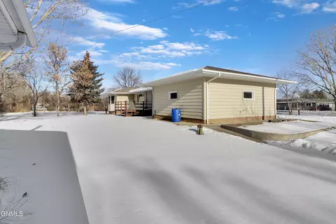 3811 University Ave, Williston, ND 58801 photo 8