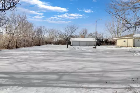 3811 University Ave, Williston, ND 58801 photo 2