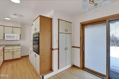 3811 University Ave, Williston, ND 58801 photo 24