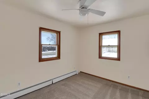 3811 University Ave, Williston, ND 58801 photo 30