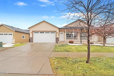 709 40th St E, Williston, ND 58801