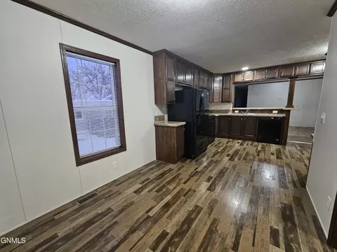 2035 Sioux St W, Williston, ND 58801 photo 16