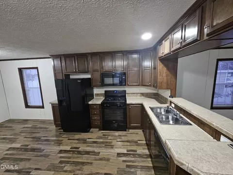 2035 Sioux St W, Williston, ND 58801 photo 9