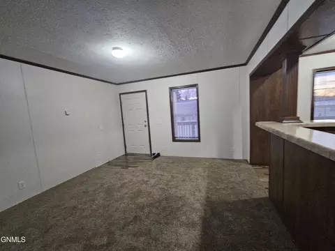 2035 Sioux St W, Williston, ND 58801 photo 4