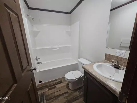 2035 Sioux St W, Williston, ND 58801 photo 21