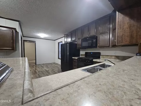 2035 Sioux St W, Williston, ND 58801 photo 6