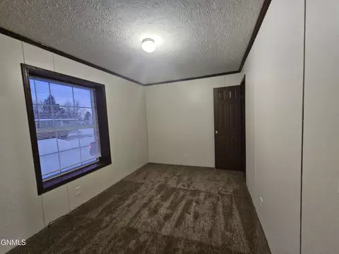 2035 Sioux St W, Williston, ND 58801 photo 22