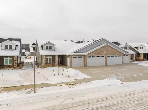 2930 Peach Tree Dr, Bismarck, ND 58504