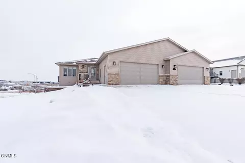 1627 33rd St, Bismarck, ND 58501