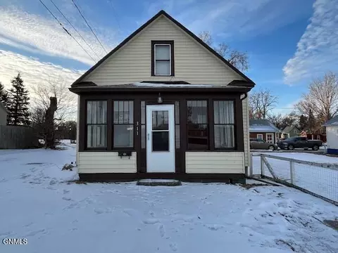 311 4th St NW, Jamestown, ND 58401