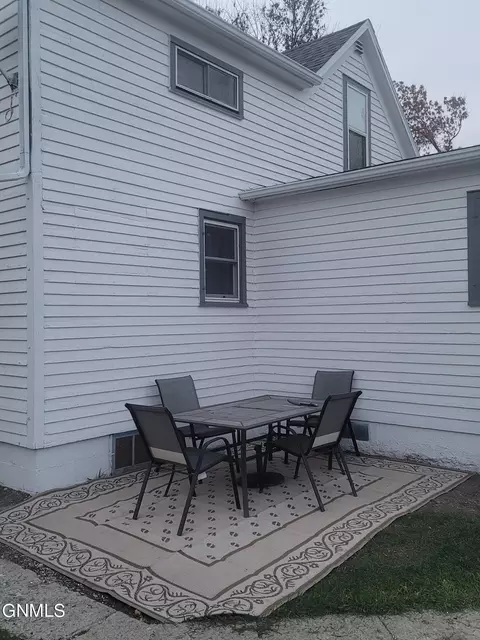 Exterior - 423 2nd St SE, Stanley, ND 58784 photo 1 of 2
