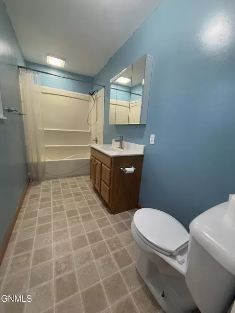 Bath - 423 2nd St SE, Stanley, ND 58784 photo 1 of 2