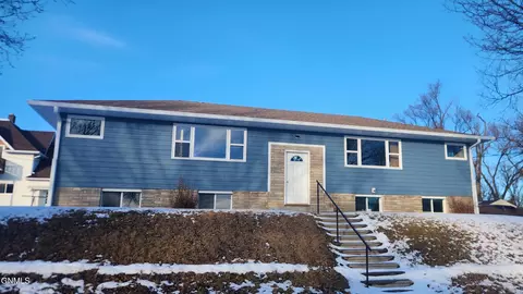 119 7th St NE, Valley City, ND 58072