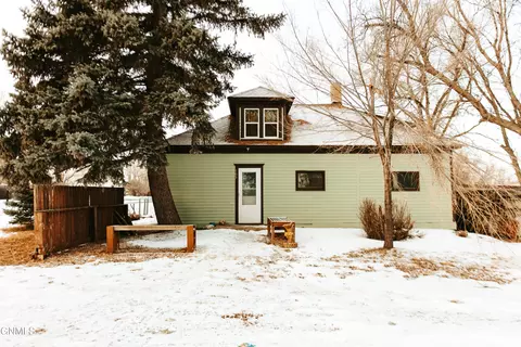 103 Vine St NE, Arnegard, ND 58835