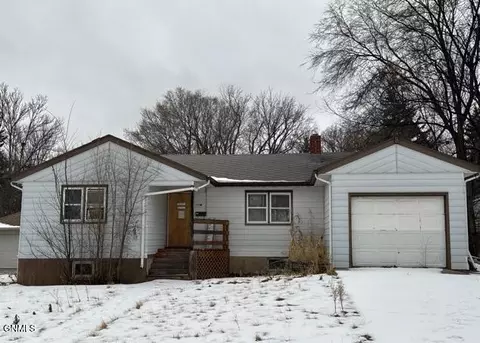 904 Anderson St, Bismarck, ND 58501
