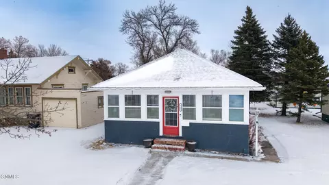 648 3rd Ave NE, Valley City, ND 58072