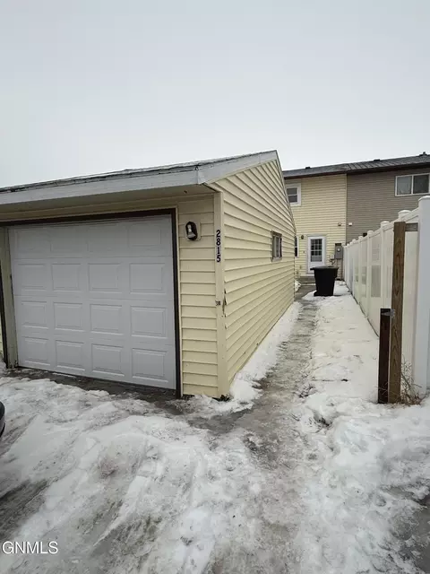 2815 21st Ave W, Williston, ND 58801 photo 2
