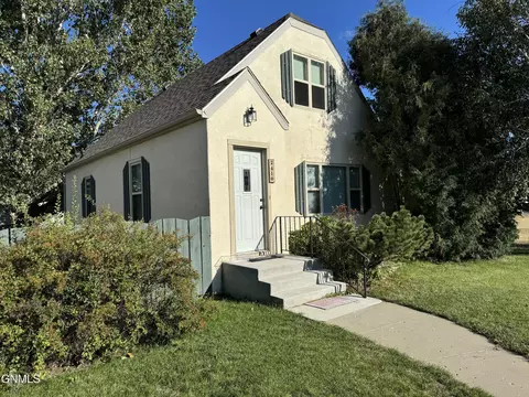 2410 University Ave, Williston, ND 58801 photo 2