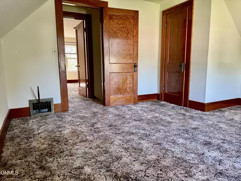 2410 University Ave, Williston, ND 58801 photo 16