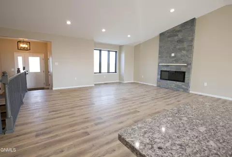 403 Marble Dr, Bismarck, ND 58503 photo 9