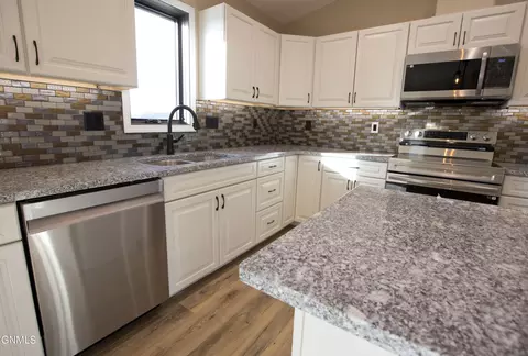 403 Marble Dr, Bismarck, ND 58503 photo 10