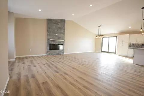 403 Marble Dr, Bismarck, ND 58503 photo 7
