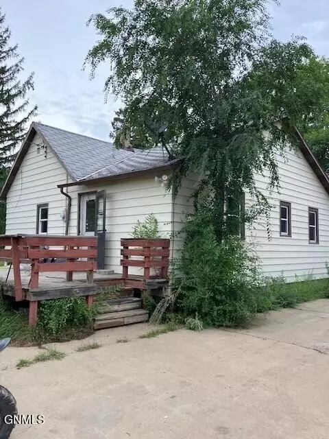 214 1st St NE, Halliday, ND 58636