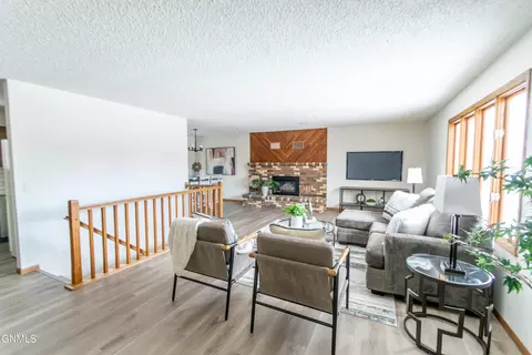 Living - 925 E Capitol Ave, Bismarck, ND 58501 photo 1 of 2