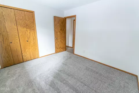 Bedroom - 925 E Capitol Ave, Bismarck, ND 58501 photo 3 of 6